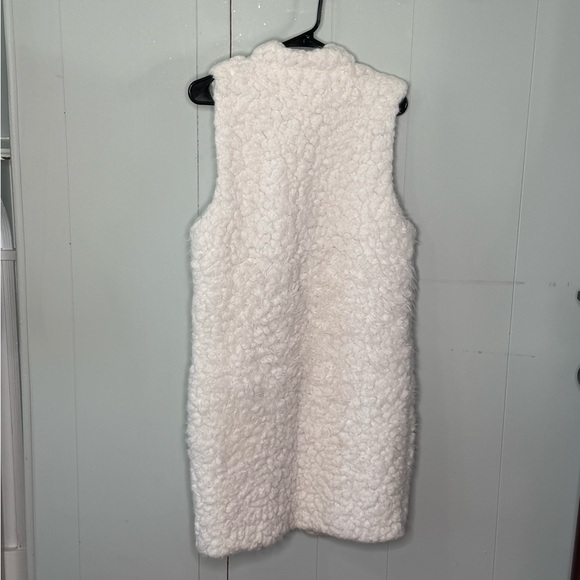 Ashley By 26 International Women's Cream Sherpa Vest - Picture 4 of 4